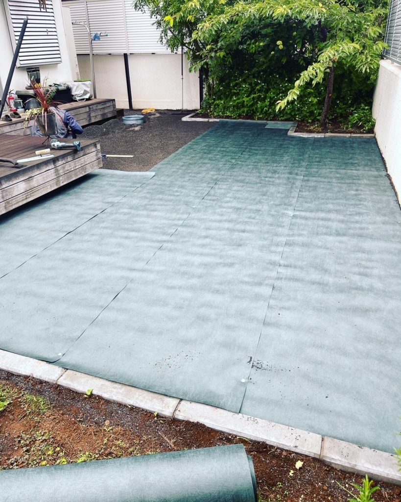 画像：人工芝の施工工事 施工